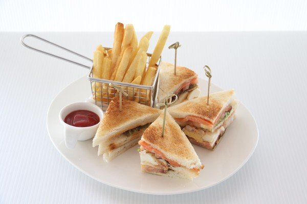 Breezeo Club Sandwich |“บรีซีโอ” คลับแซนด์วิช 