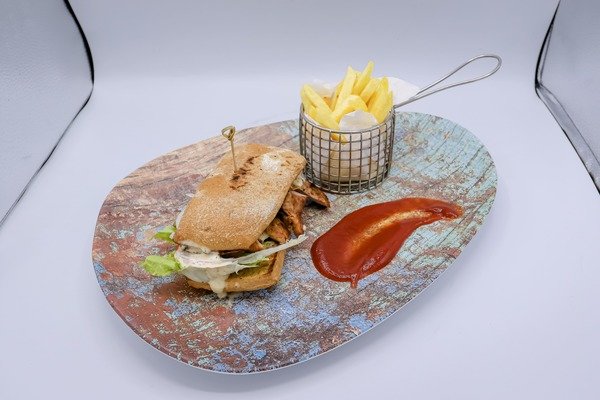 Ciabatta Steak Sandwich | แซนวิชสเต็กสันคอหมูในขนมปังเชียบัตตา 