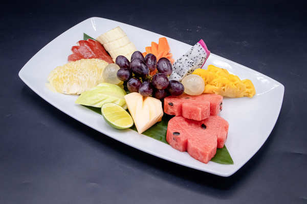 Freshly Sliced Seasonal Fruit Platter | ผลไม้สดตามฤดูกาล