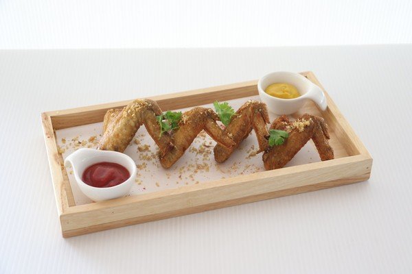 Garlic and Pepper Chicken Wings |ปีกไก่ทอดกระเทียมพริกไทย 