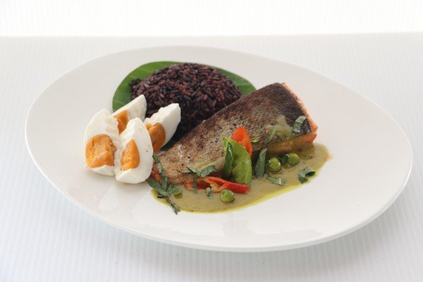 Green Curry Salmon Steak |สเต็กปลาแซลมอนราดซอสแกงเขียวหวาน 