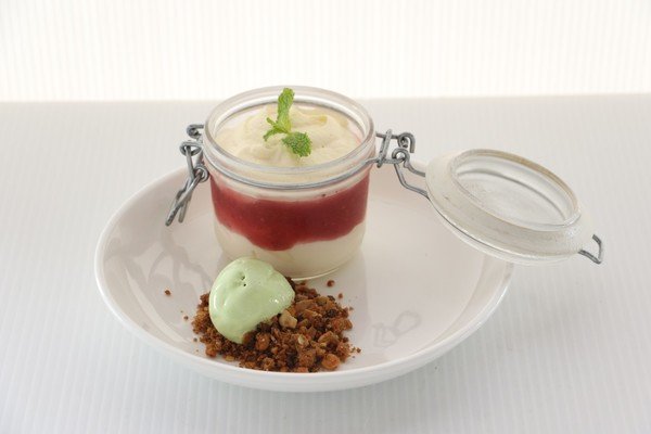 Strawberry Tiramisu | ทีรามิสุรสสตอเบอรี่ เสิร์ฟพร้อมไอศกรีมพิตาซีโอ